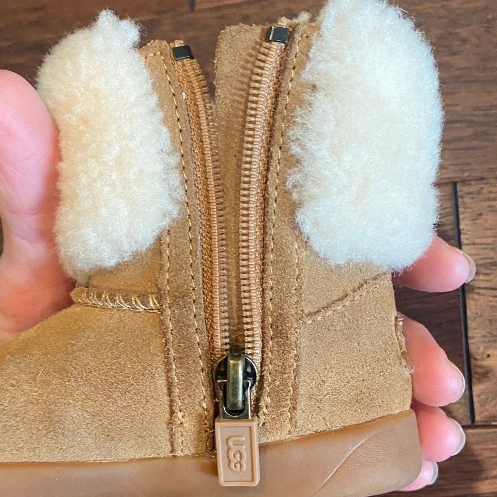 UGG Kids Boots in Tan and Cream
